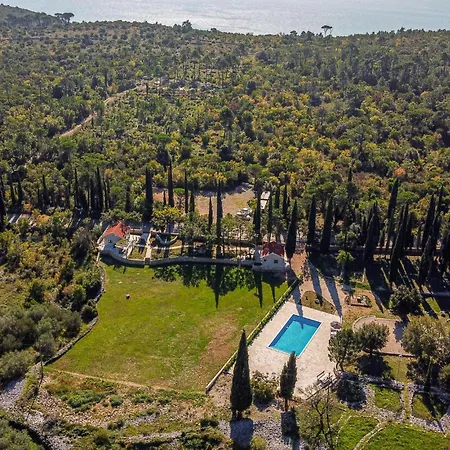 Дом отдыха Lovely In With Wifi